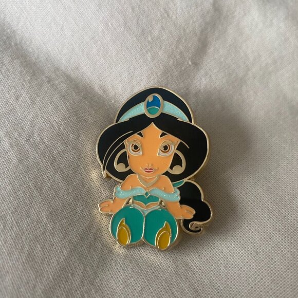 Tokyo Disney Pin Resort Game‎ Prize Pin TDS Princess Jasmine from Aladdin - Picture 2 of 4